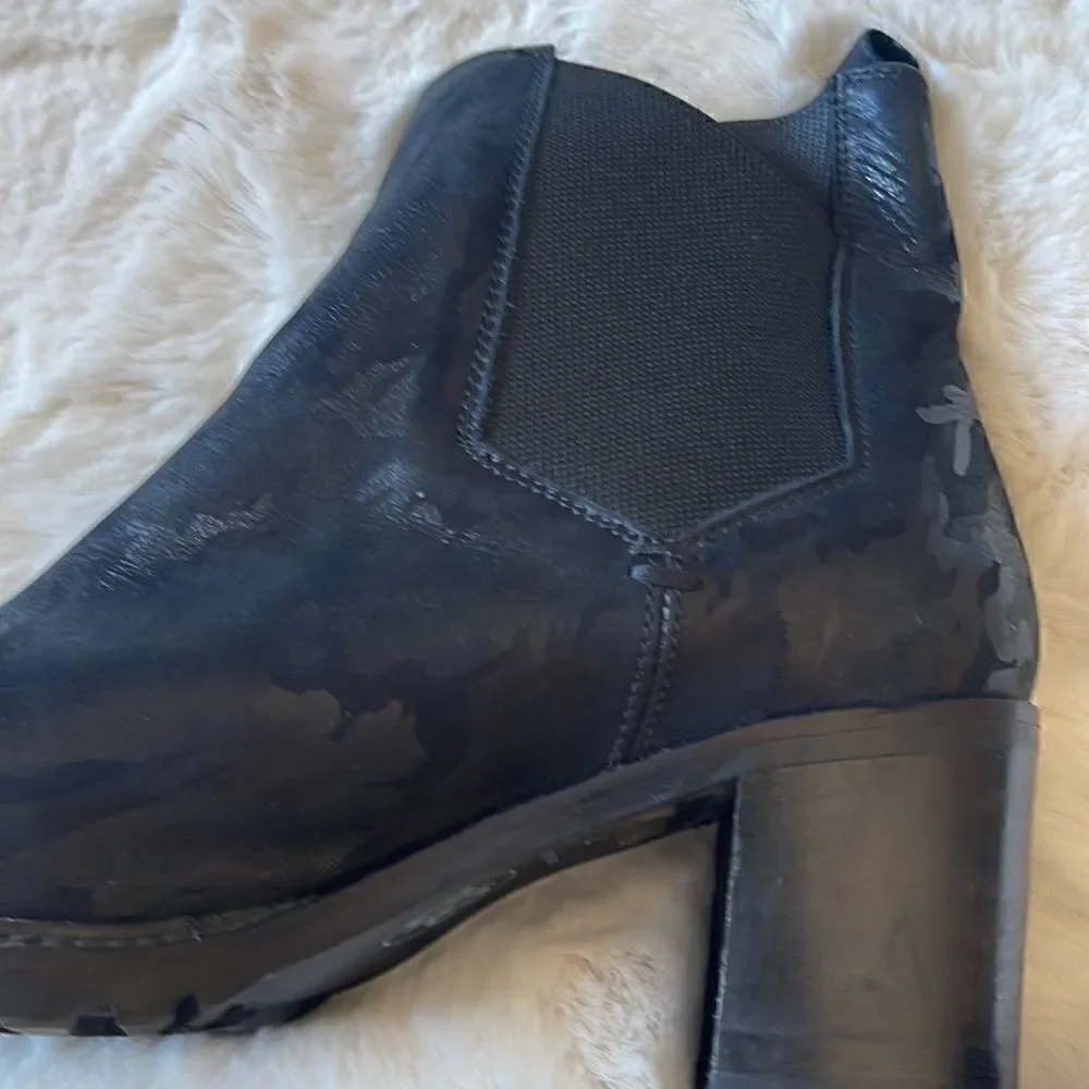 Ross & Snow Womens Susana Black Camo Chelsea Boots